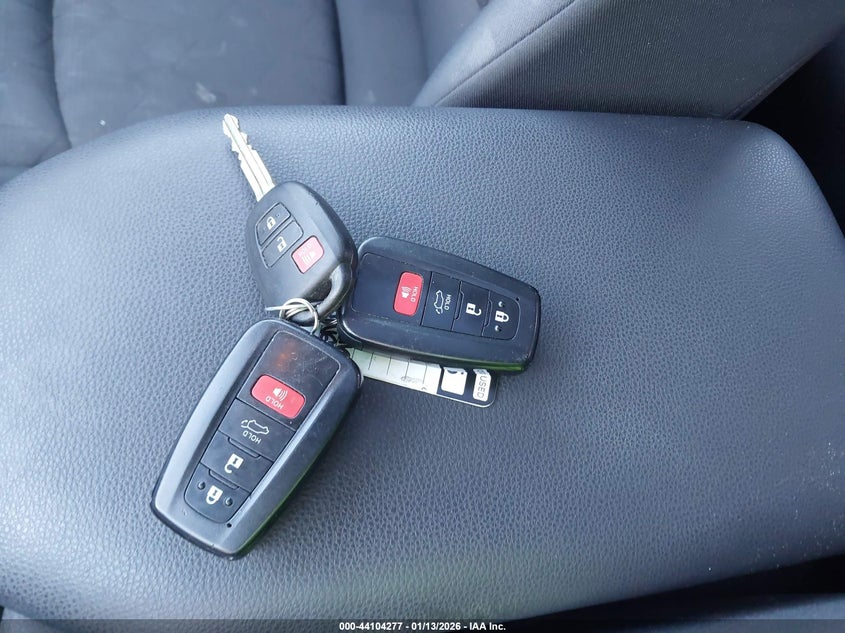 VIN JTMW1RFV1KD021577 2019 TOYOTA RAV4 XLE