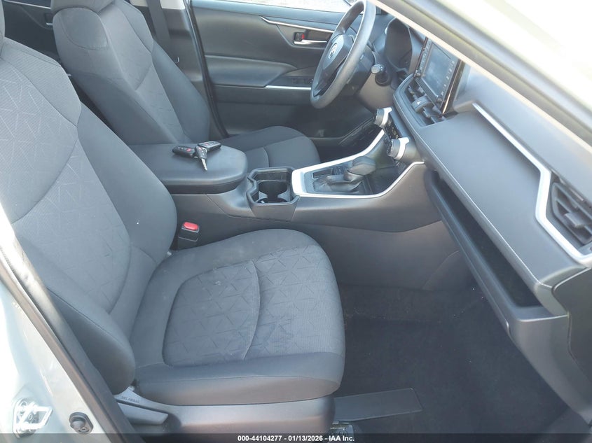 VIN JTMW1RFV1KD021577 2019 TOYOTA RAV4 XLE