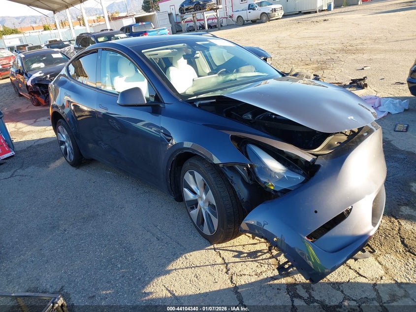 2022 Tesla Model Y Long Range Dual Motor All-Wheel Drive