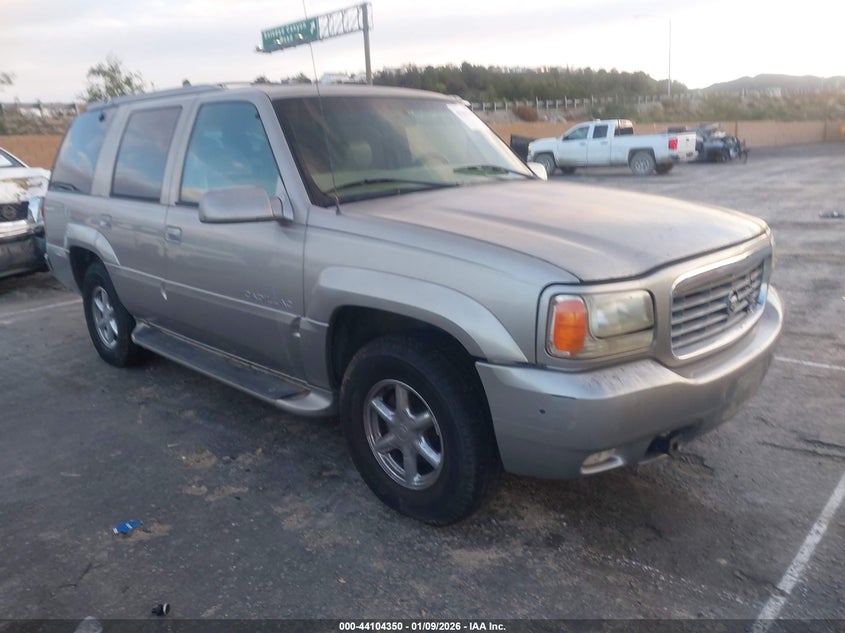 1GYEK13R7YR102901 2000 Cadillac Escalade Standard auction photo 1