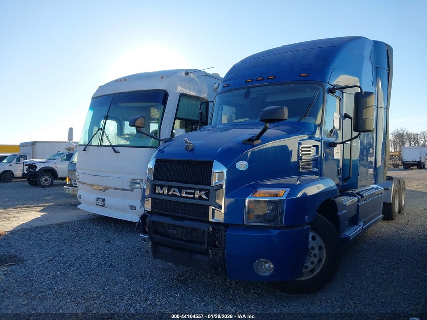 2020 Mack Anthem