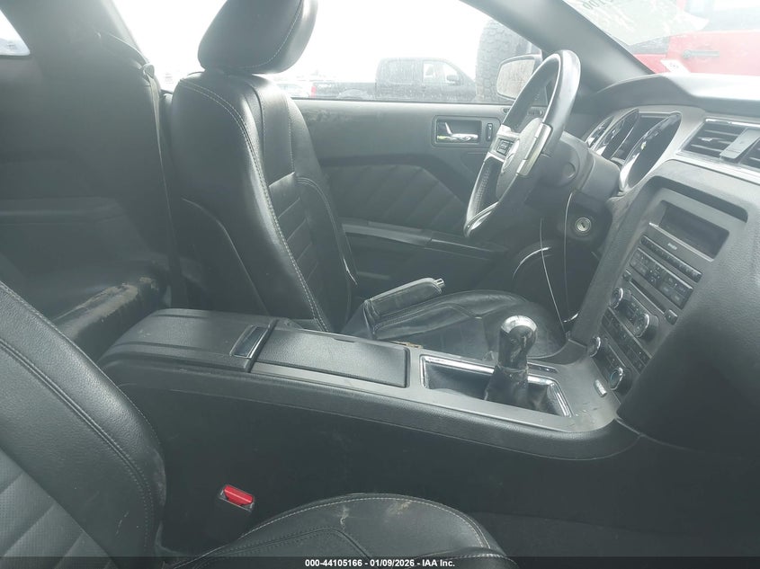 2010 FORD MUSTANG auction photo 5