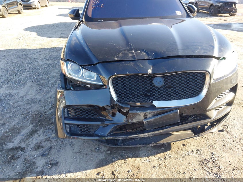 VIN SADCJ2FXXKA395445 2019 JAGUAR F-PACE 25T PREMIUM