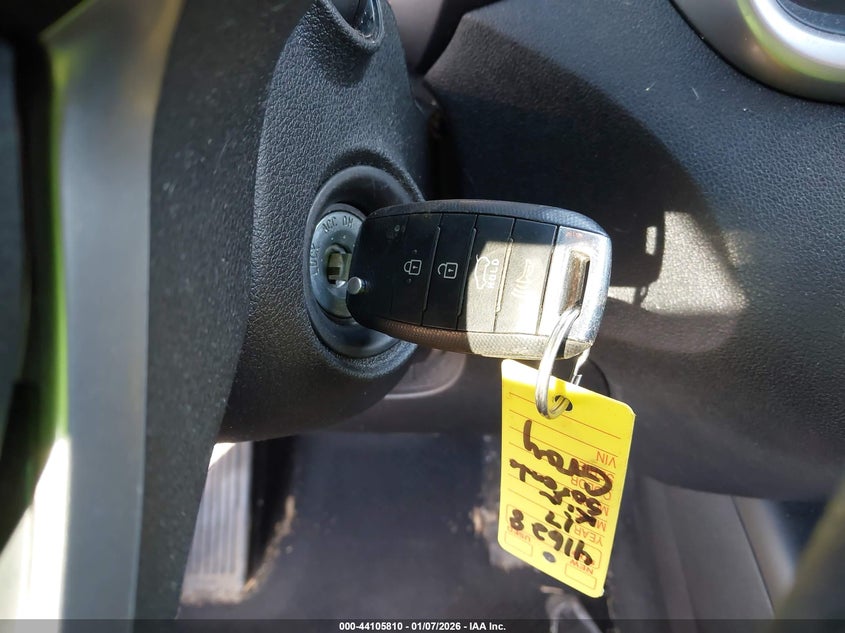 VIN 5XYPGDA59JG409279 2018 KIA SORENTO 3.3L LX
