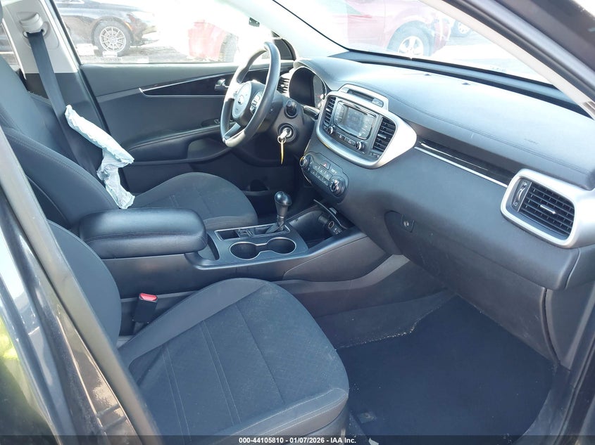 VIN 5XYPGDA59JG409279 2018 KIA SORENTO 3.3L LX