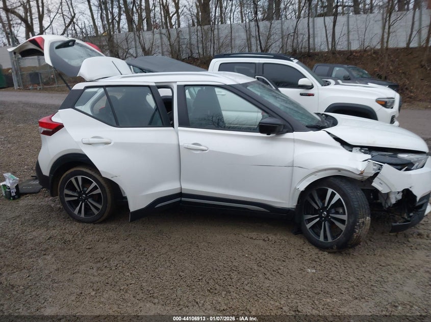 VIN 3N1CP5DV6LL533850 2020 NISSAN KICKS SR XTRONIC CVT