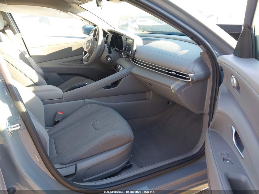 2022 Hyundai Elantra Se