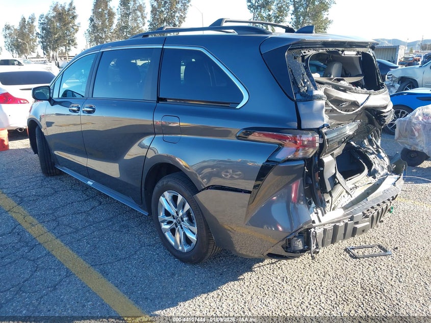 2025 Toyota Sienna Xle