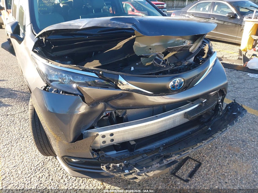 VIN 5TDJSKFC5SS200514 2025 TOYOTA SIENNA XLE