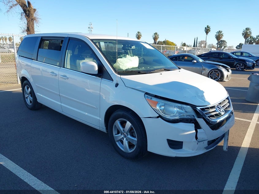 VOLKSWAGEN ROUTAN 2010. Lot# 44107472. VIN 2V4RW3D15AR236778. Photo 1