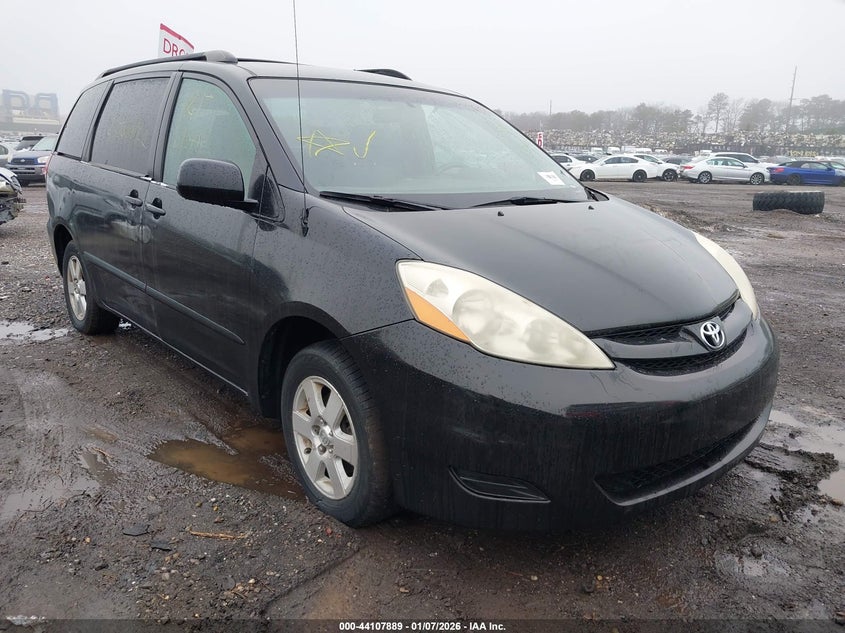 TOYOTA SIENNA LE
