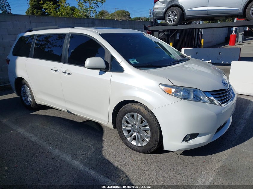 2015 Toyota Sienna Xle 8 Passenger