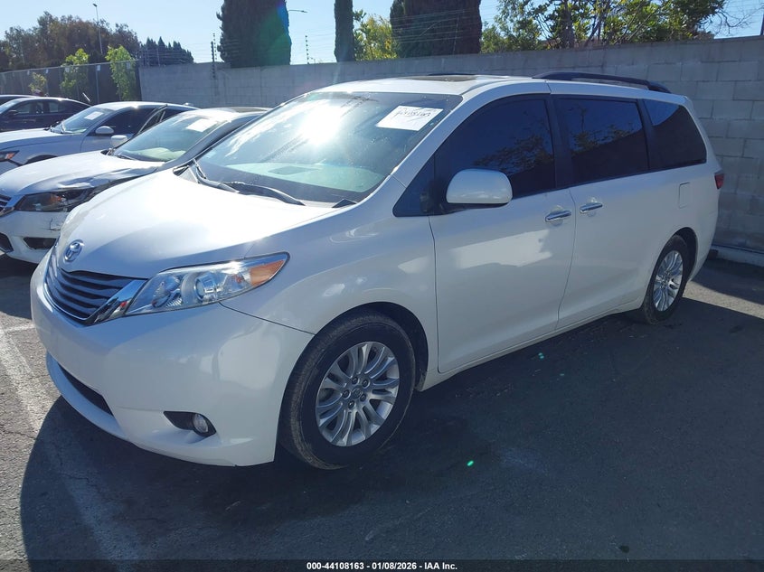 2015 Toyota Sienna Xle 8 Passenger