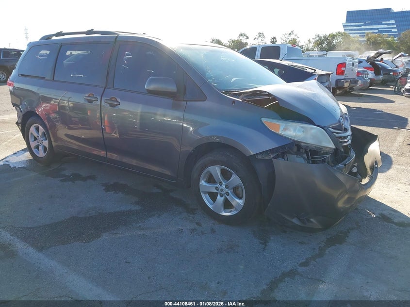 2012 Toyota Sienna Le V6 8 Passenger