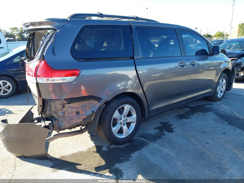 2012 Toyota Sienna Le V6 8 Passenger