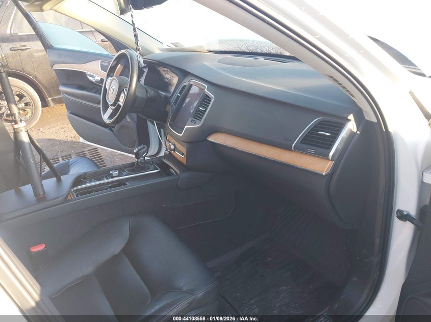 2021 Volvo Xc90 T6 Momentum 6 Passenger