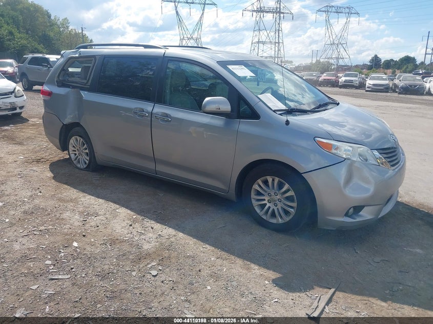 2014 Toyota Sienna Xle V6 8 Passenger