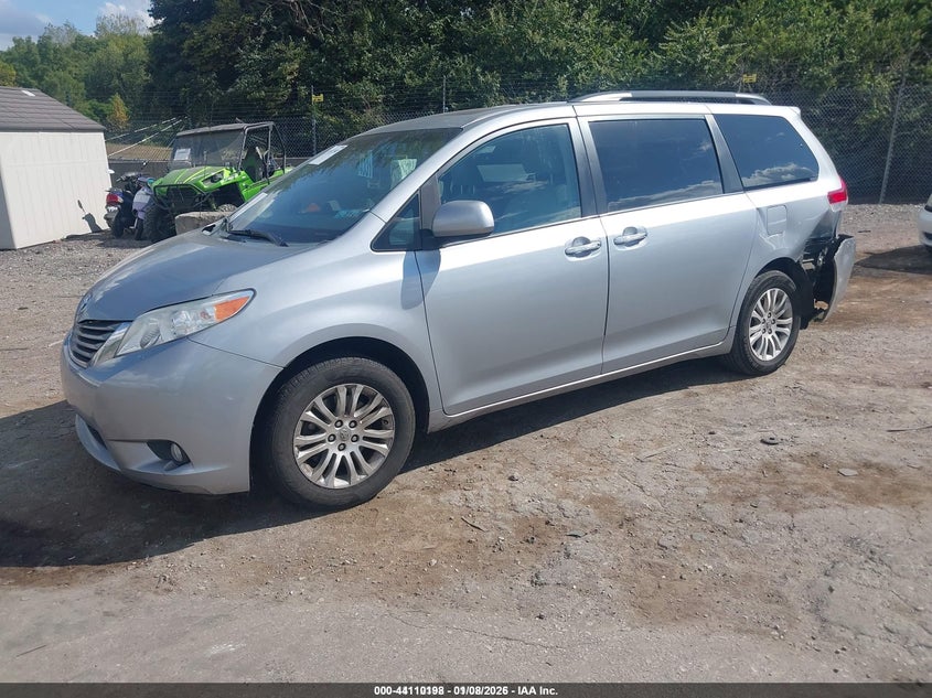 2014 Toyota Sienna Xle V6 8 Passenger