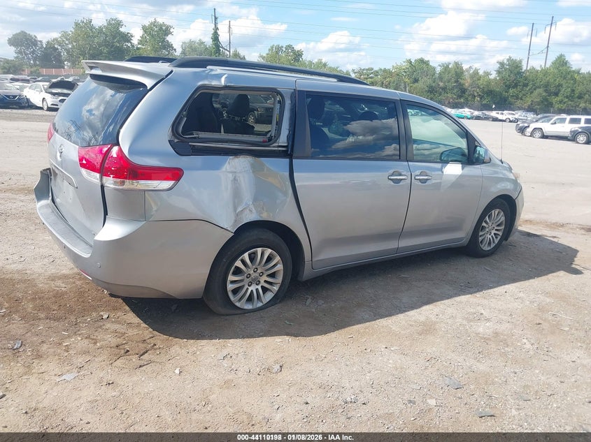 2014 Toyota Sienna Xle V6 8 Passenger