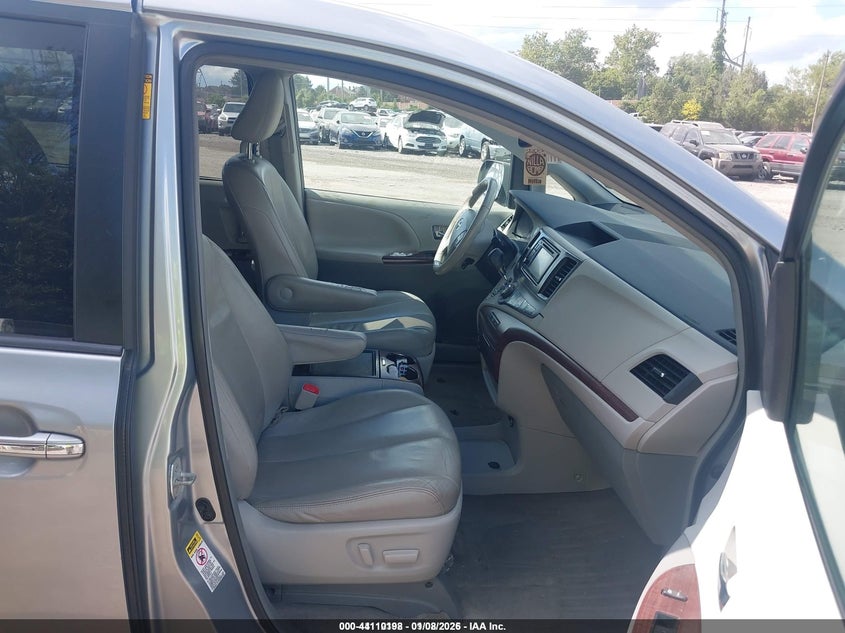 2014 Toyota Sienna Xle V6 8 Passenger