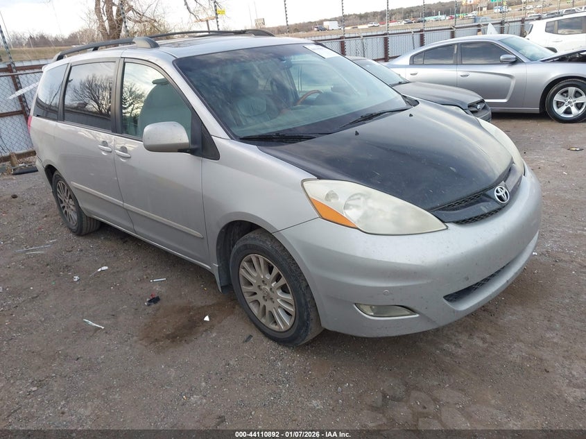 TOYOTA SIENNA LIMITED