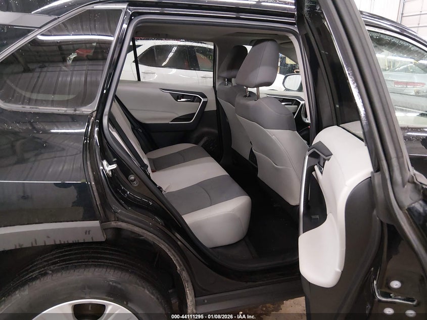 VIN 2T3P1RFV9MW244735 2021 TOYOTA RAV4 XLE