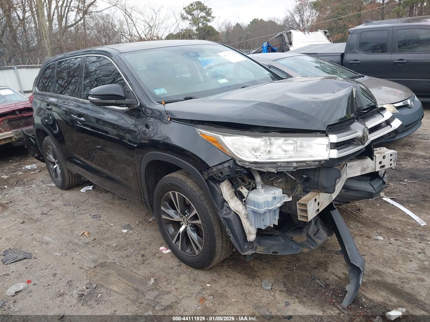 2017 TOYOTA HIGHLANDER LE