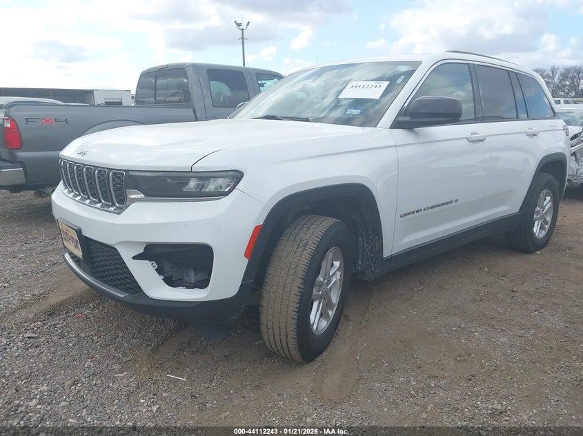 2022 Jeep Grand Cherokee Laredo 4X2