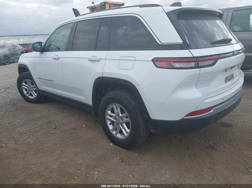 2022 Jeep Grand Cherokee Laredo 4X2