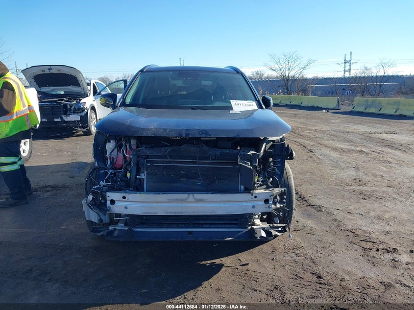 VIN 4T3RWRFV8NU064058 2022 TOYOTA RAV4 HYBRID XLE