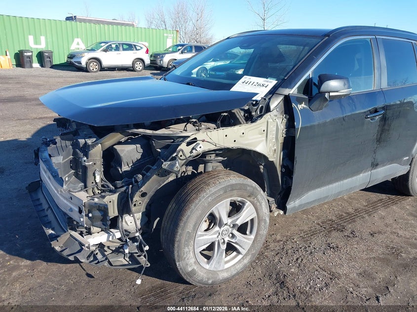 VIN 4T3RWRFV8NU064058 2022 TOYOTA RAV4 HYBRID XLE