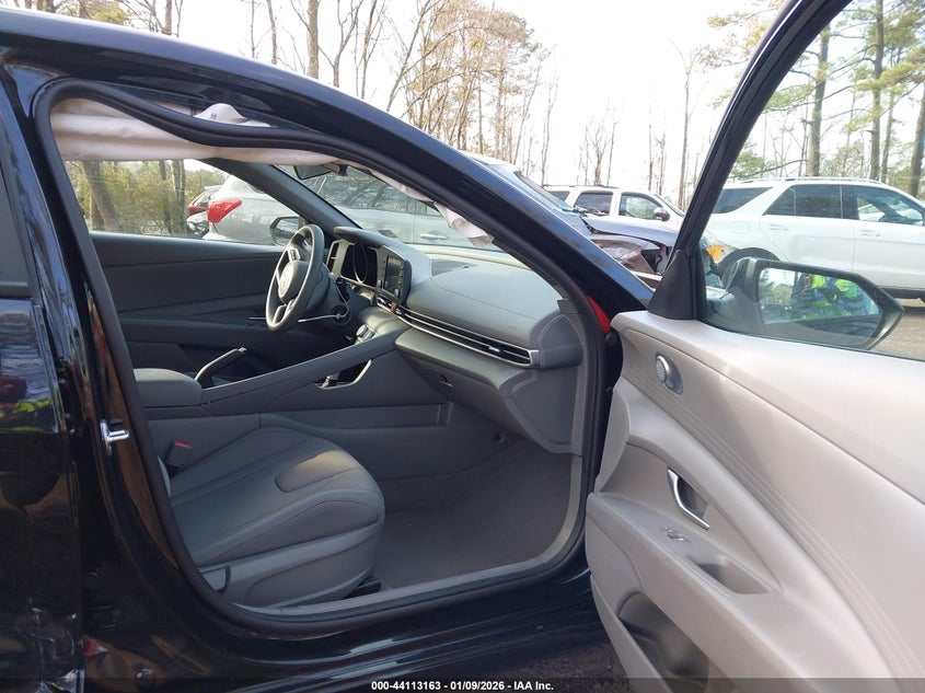 2023 Hyundai Elantra Se