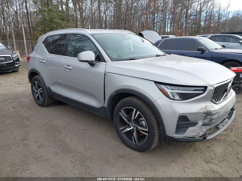 YV4L12UJ8S2520167 2025 Volvo Xc40 B5 Core Bright Theme auction photo 1