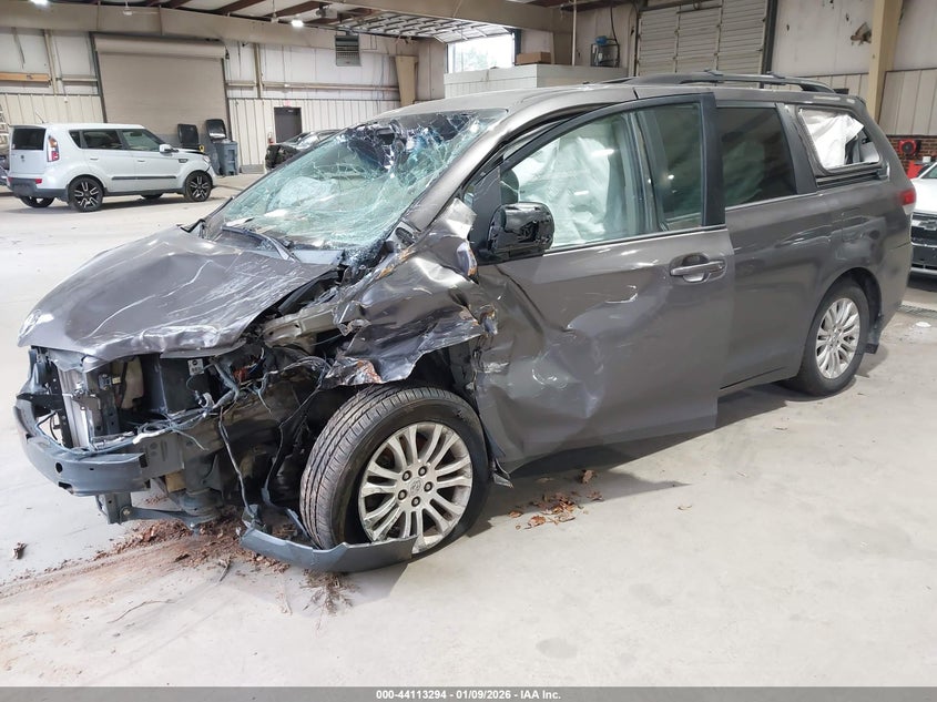2013 Toyota Sienna Xle V6 8 Passenger