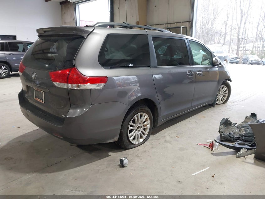 2013 Toyota Sienna Xle V6 8 Passenger