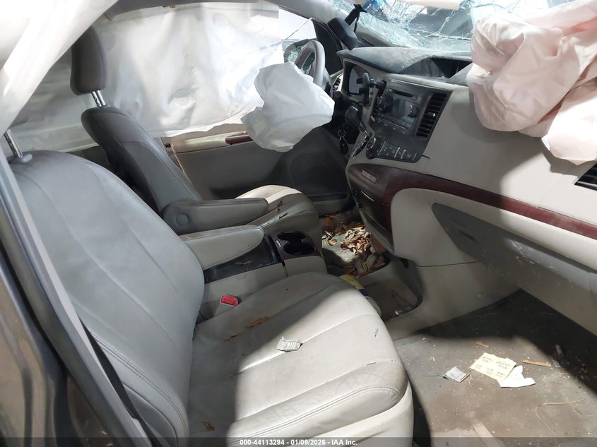 2013 Toyota Sienna Xle V6 8 Passenger