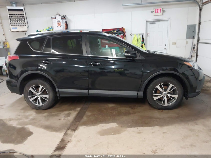 VIN 2T3RFREV4JW791838 2018 TOYOTA RAV4 XLE