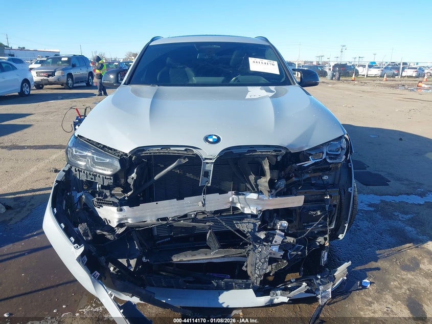 2024 BMW X4 M VIN: 5YM23EC03R9U11806 Lot: 44114170