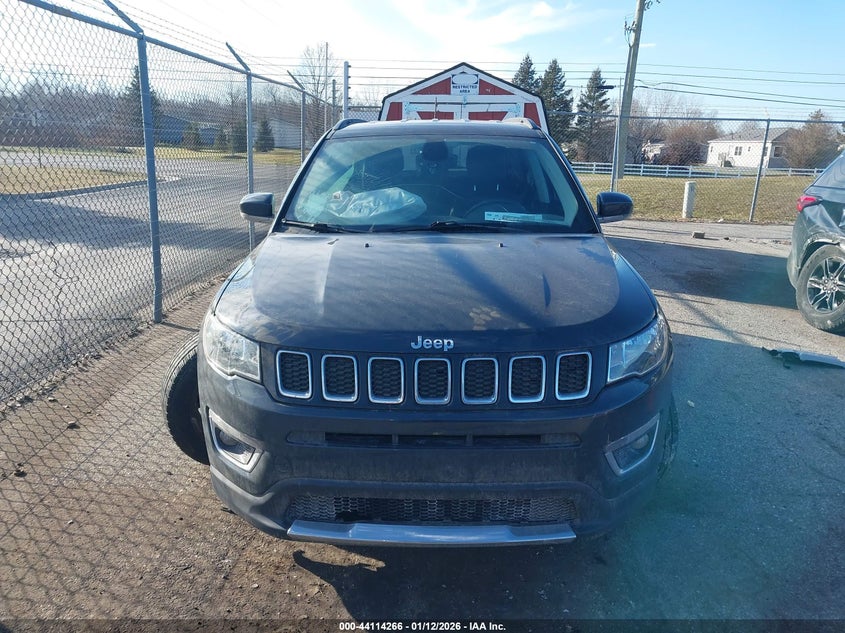 VIN 3C4NJCCB4JT205049 2018 JEEP COMPASS LIMITED FWD