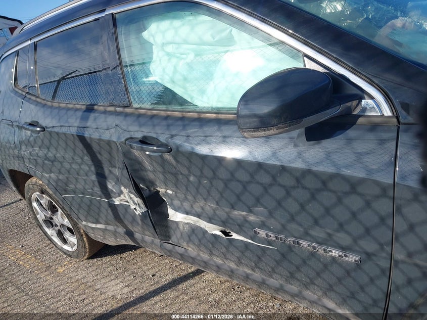 VIN 3C4NJCCB4JT205049 2018 JEEP COMPASS LIMITED FWD