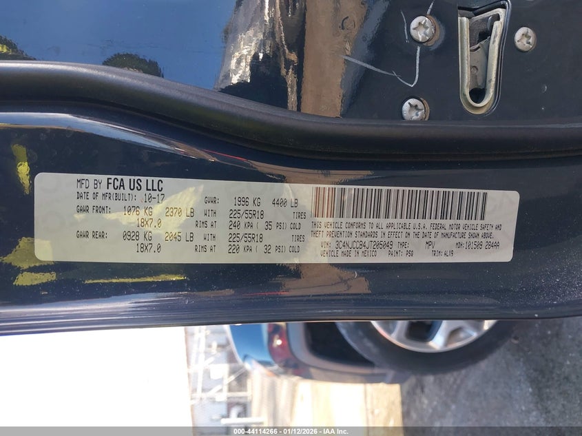 VIN 3C4NJCCB4JT205049 2018 JEEP COMPASS LIMITED FWD