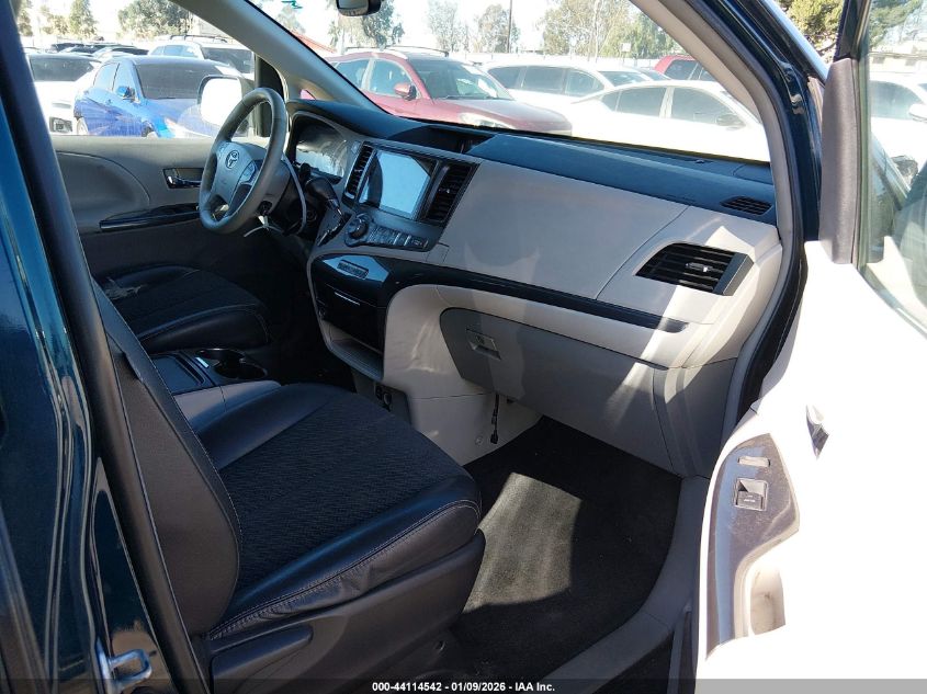 2012 Toyota Sienna Se 8 Passenger