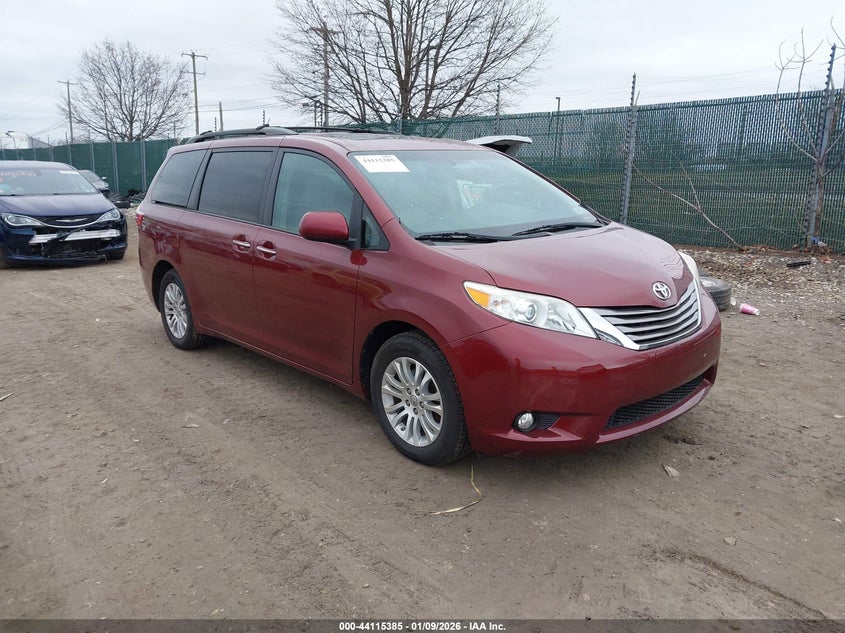 2016 Toyota Sienna Xle 8 Passenger