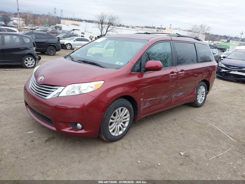2016 Toyota Sienna Xle 8 Passenger