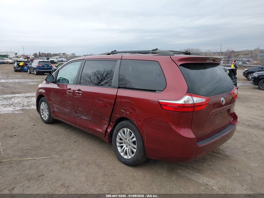 2016 Toyota Sienna Xle 8 Passenger