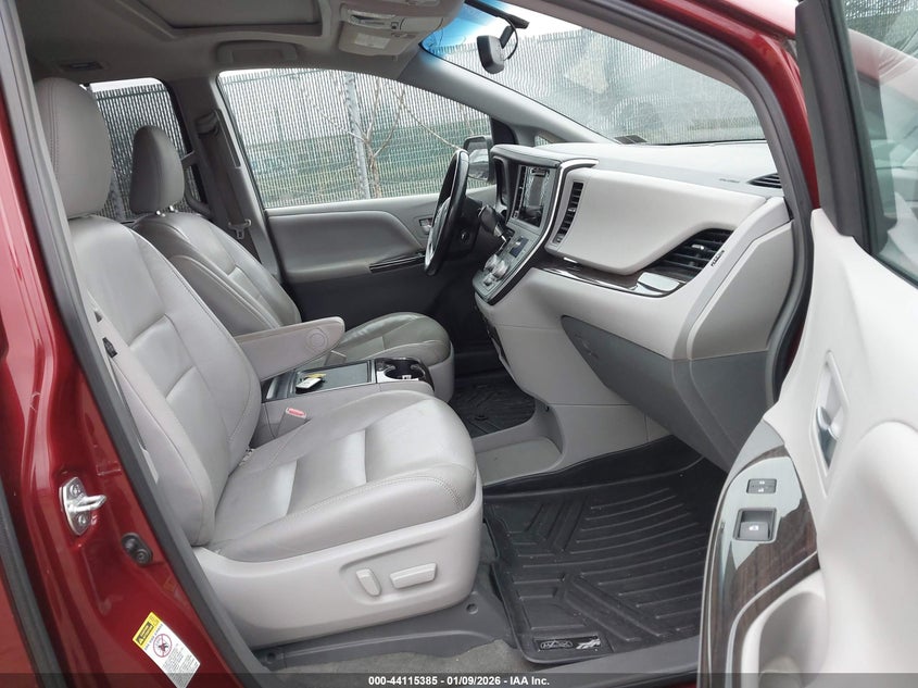 2016 Toyota Sienna Xle 8 Passenger