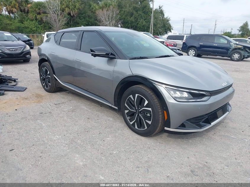 KNDC3DLC8R5621357 KIA EV6 Photo 1
