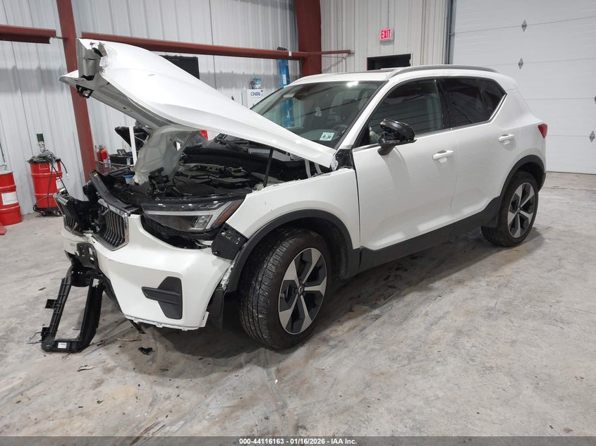 2025 Volvo Xc40 B5 Core Bright Theme