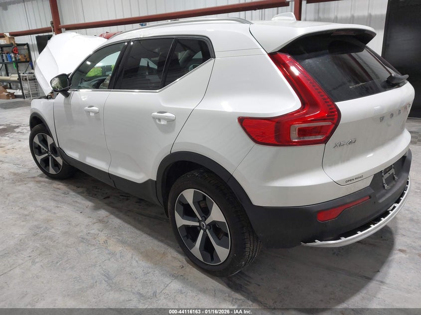 2025 Volvo Xc40 B5 Core Bright Theme
