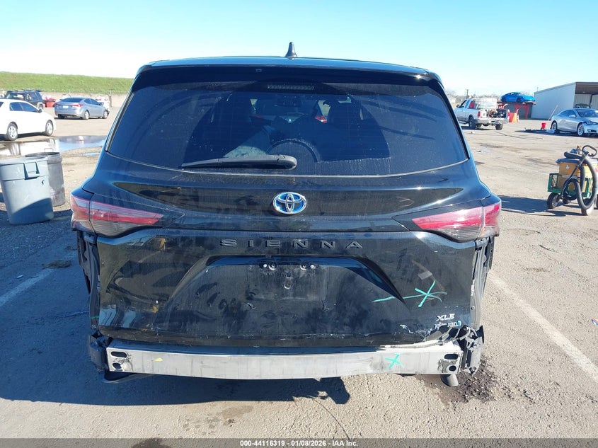 VIN 5TDYRKEC2MS023578 2021 TOYOTA SIENNA XLE